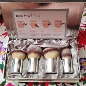 NWT IT cosmetic 4 peice Buki brush set